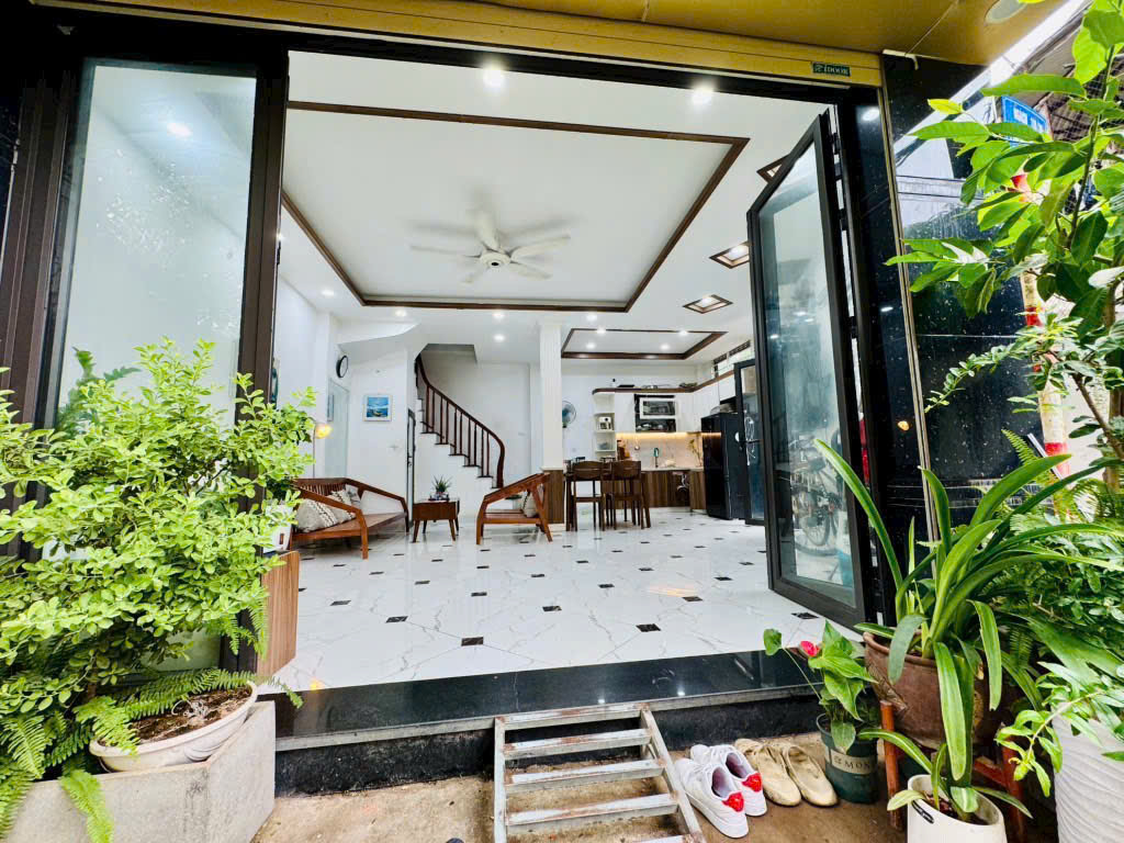SIÊU PHẨM NGUYỄN CHÍNH – CĂN GÓC 6 TẦNG, Ô TÔ VÀO NHÀ, SÂN VƯỜN ĐẲNG CẤP – GIÁ 11,95 TỶ